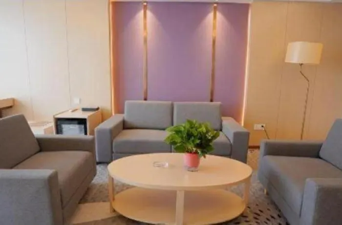Lavande Hotels- Yueyang Linxiang Zhongfa